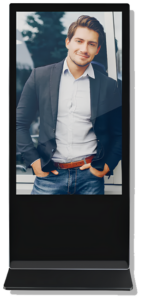 מסך-לד-רצפתי-לפרסום-ושילוט-נורות-לד-בצפיפות-פיץ-2.5-במקום-רולאפ-עוברים-לפרסום-בעסק