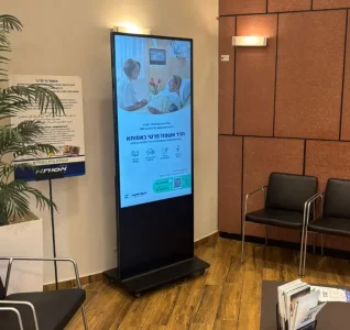 מסך-שילוט-דיגיטלי-רצפתי-במרכז-רפואי-אסותא-רמת-החיל-new.webp